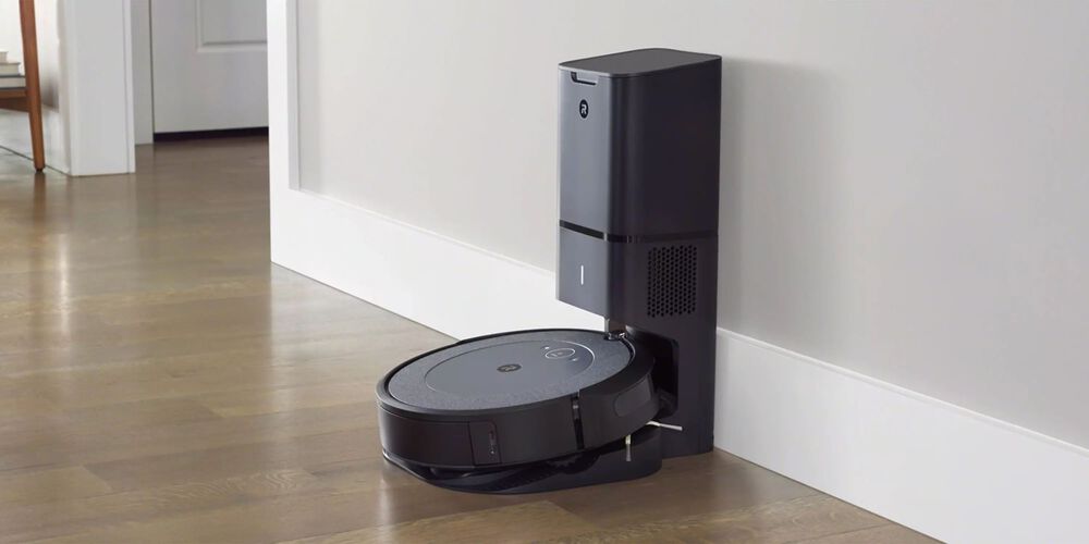 Robot Roomba negro en la base
